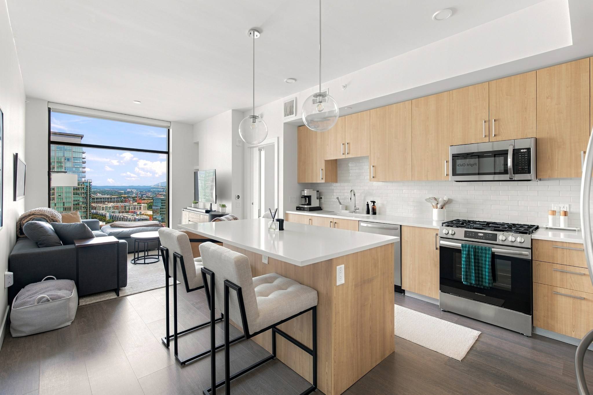 1212 Demonbreun St #1811, Nashville, TN 37203