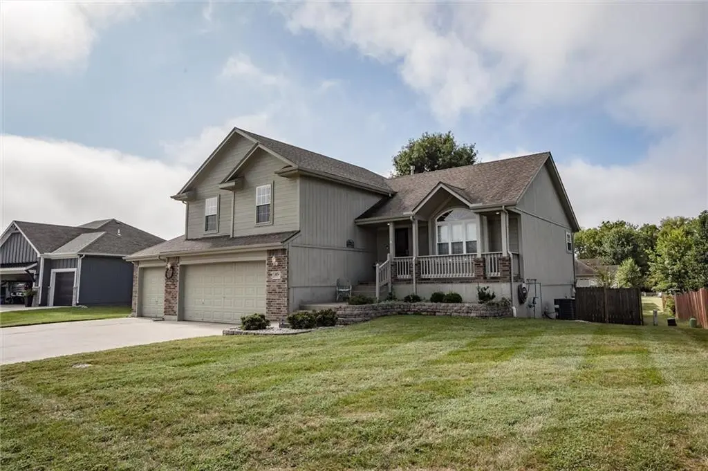1804 WINCHESTER DR, Pleasant Hill, MO 64080