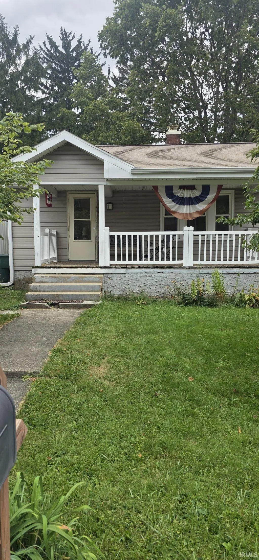 1208 S Luick ***, Muncie, IN 47302
