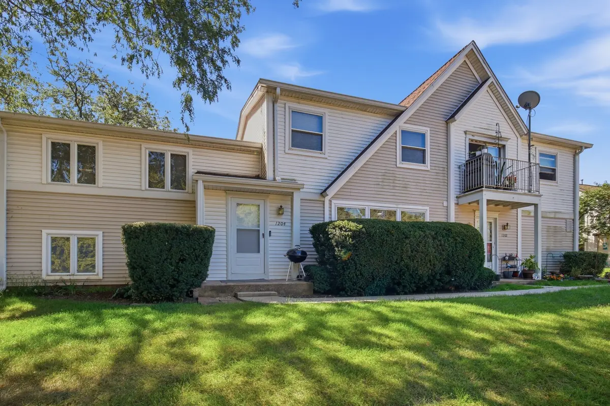 1204 Inverrary LN, Deerfield, IL 60015