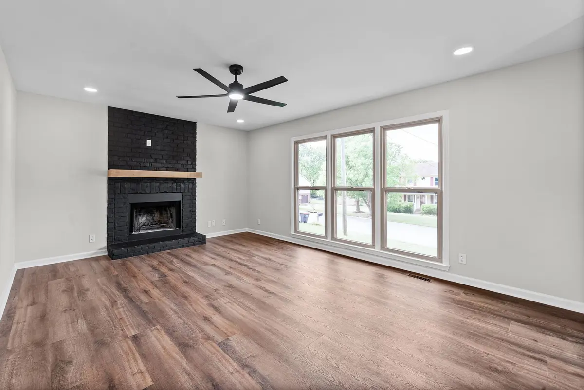 2161 Amadeus Dr, Clarksville, TN 37040