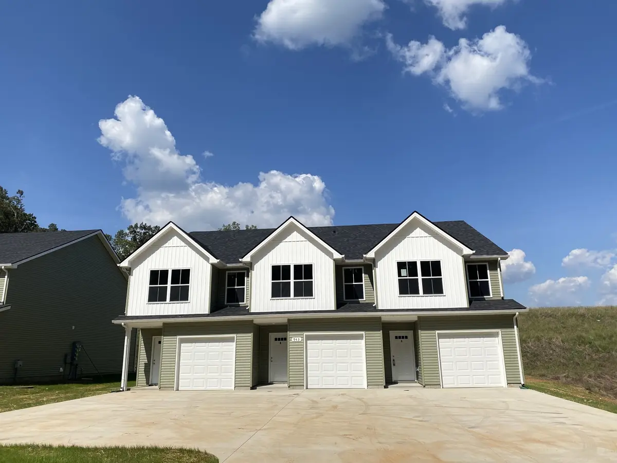 943 Center Rd #C, Clarksville, TN 37042
