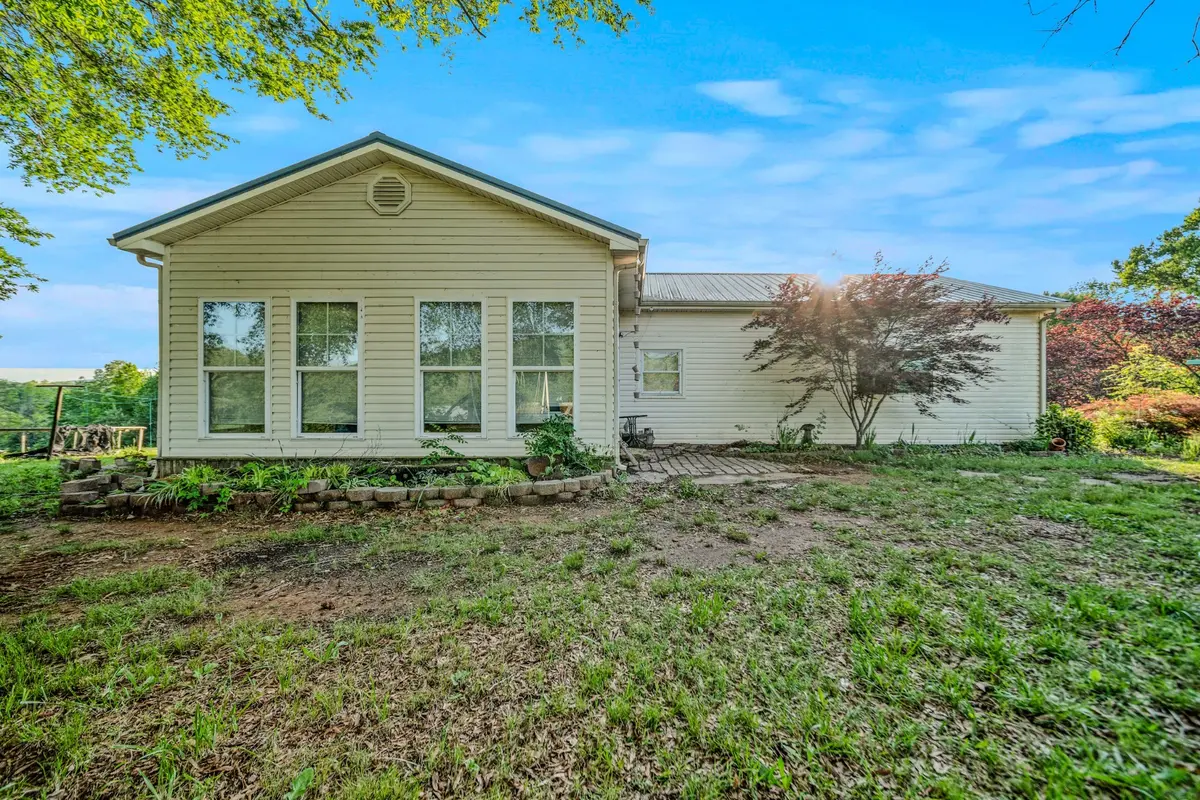 2000 Myers Cove Rd, Mcminnville, TN 37110