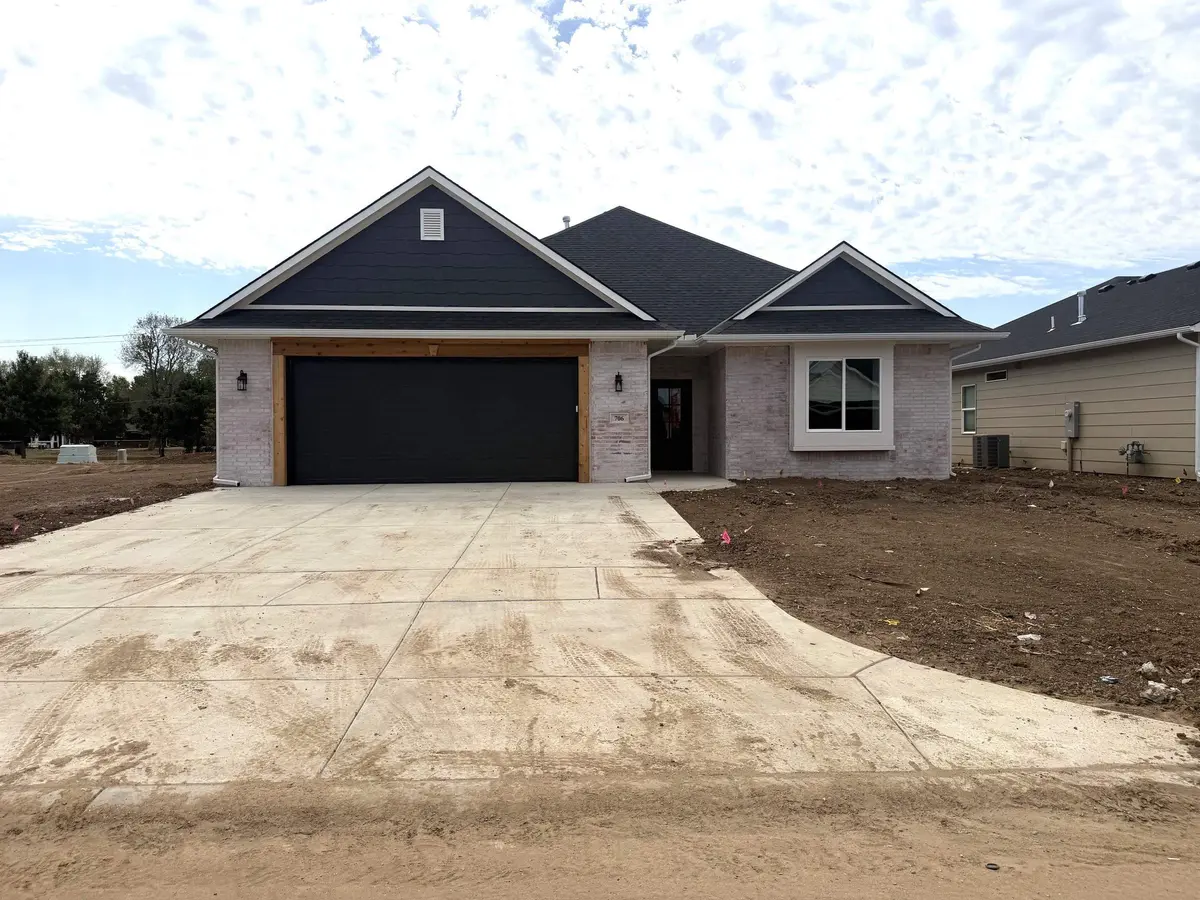 706 N Rainbow Lake Ct, Wichita, KS 67235