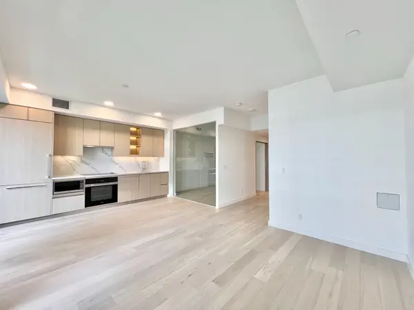 27 McMahon DR #V316, Toronto C15, ON M2K 0J2