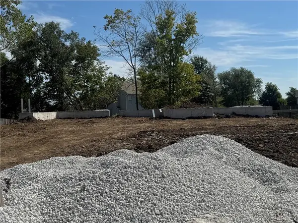 20779 Emerald ST, Spring Hill, KS 66083