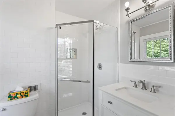 6234 Valley RD, Kansas City, MO 64113