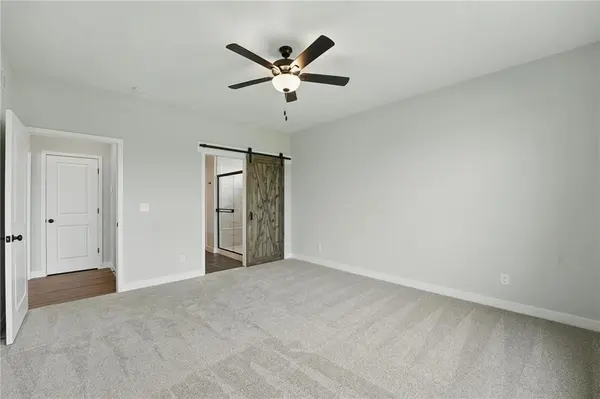 12606 S Parkwood LN, Lee's Summit, MO 64086