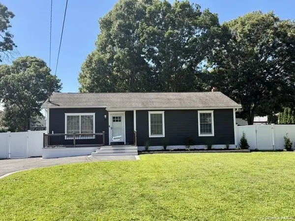 108 Floyd RD, Shirley, NY 11967