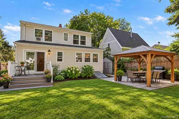 8 Curry RD, Hastings-on-hudson, NY 10706