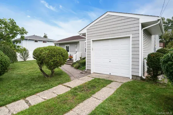 206 Alkier ST, Brentwood, NY 11717