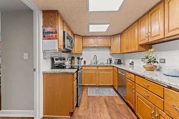 2900 Maple AVE #18A, Downers Grove, IL 60515