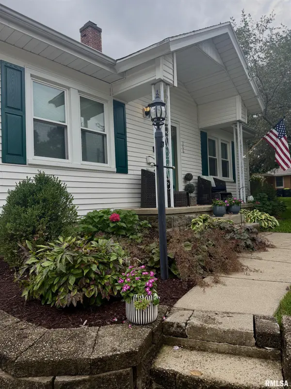 206 E JEFFERSON ST, Washington, IL 61571