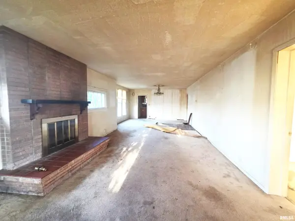 301 S VAN BUREN ST, Marion, IL 62959