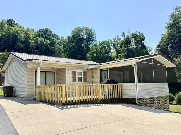 1369 Austin Lake Rd, Baxter, TN 38544