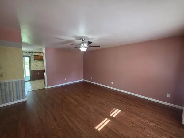 385 Clifty Village Ln, Paris, TN 38242