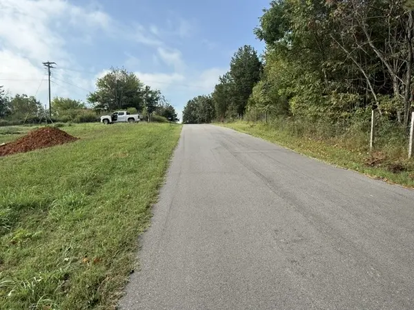 1375 Edgewood Rd, Mc Ewen, TN 37101
