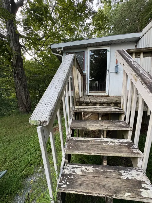151 Big Springs Ln, Jacksboro, TN 37757