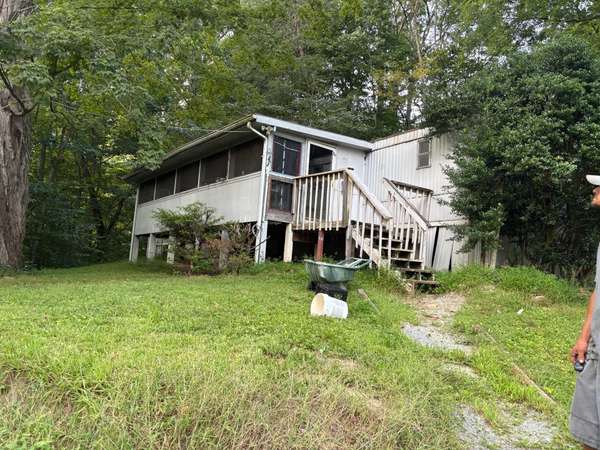 151 Big Springs Ln, Jacksboro, TN 37757