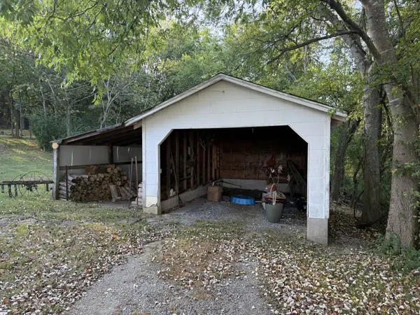 300 W Main St, Auburntown, TN 37016