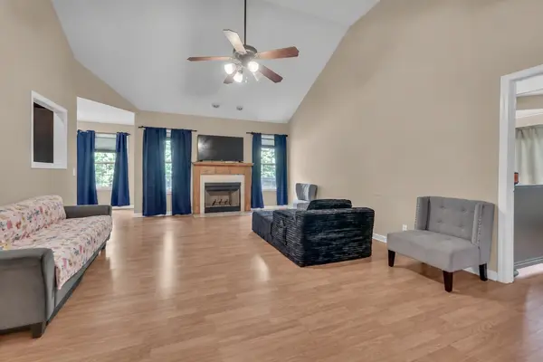 2956 Core Dr, Clarksville, TN 37040