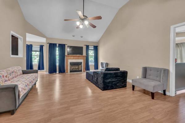 2956 Core Dr, Clarksville, TN 37040
