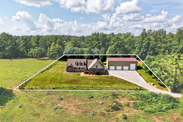 1095 Flat Rock Rd, Sparta, TN 38583