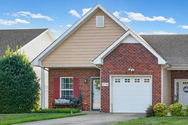 3738 Meadow Ridge Ln, Clarksville, TN 37040