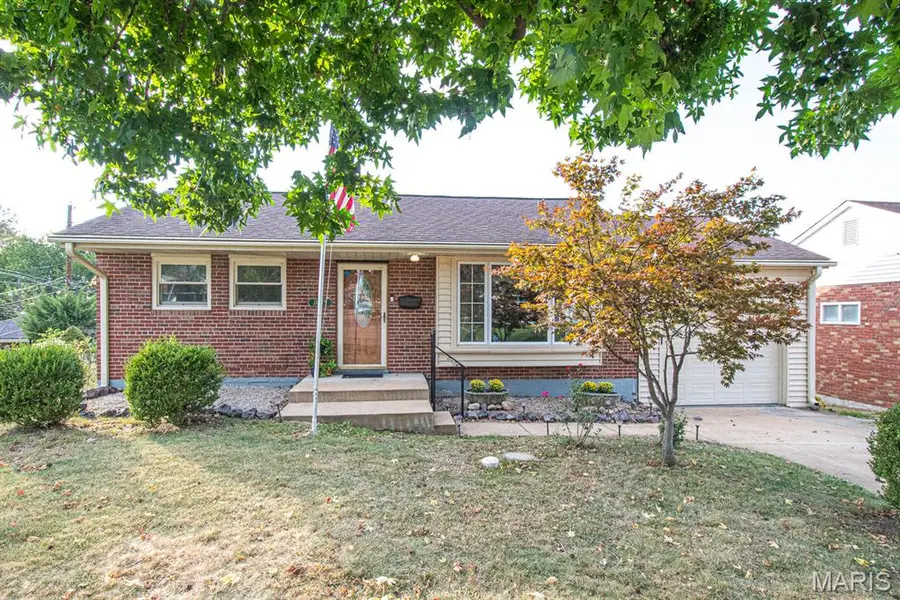 7045 Parkwood ST, St Louis, MO 63116