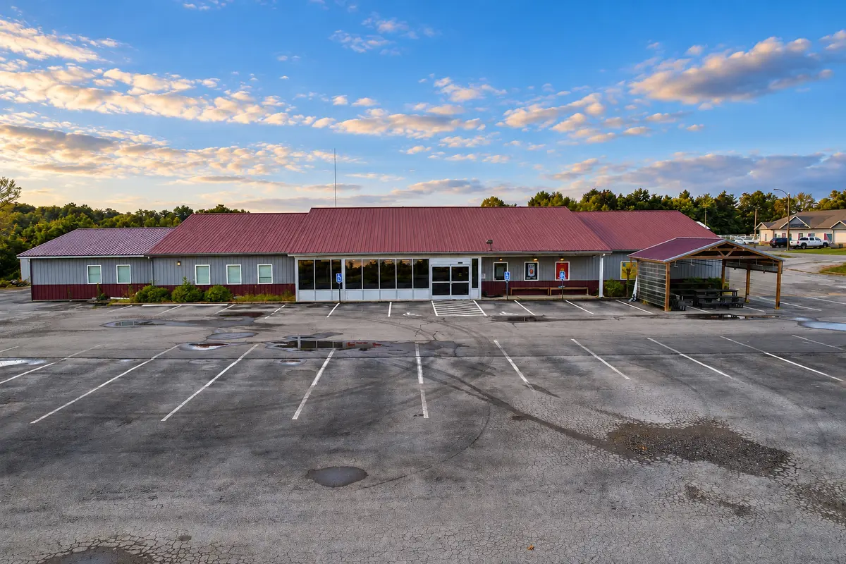 97 Redbud RD, Vienna, IL 62995