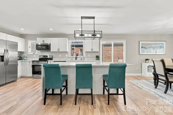 4954 Moonlite Bay DR, Sherrills Ford, NC 28673