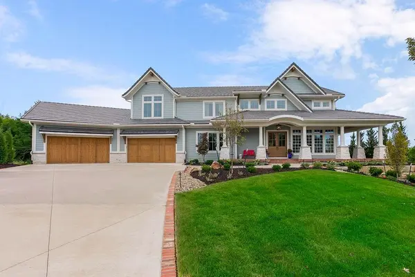 25373 W 107th TER, Olathe, KS 66061