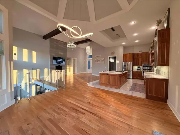 9174 Cottonwood Canyon DR, Lenexa, KS 66219