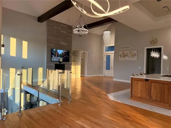 9174 Cottonwood Canyon DR, Lenexa, KS 66219