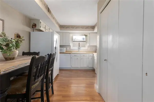 1476 NW 64th TER, Kansas City, MO 64118