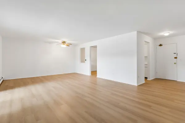 2424 E Oakton ST #2L, Arlington Heights, IL 60004