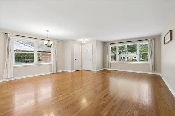 628 N Hickory AVE, Arlington Heights, IL 60004