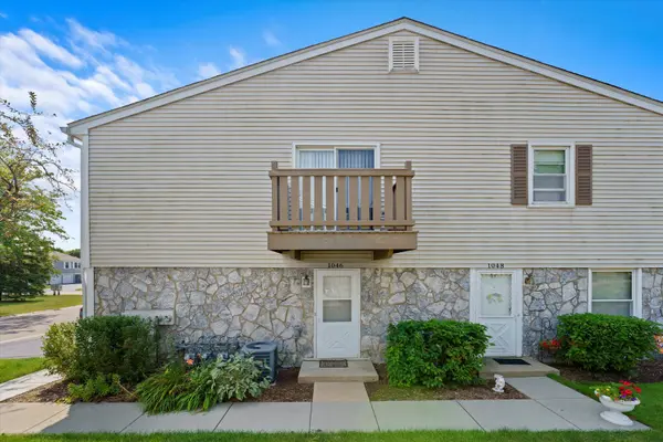 1046 Glouchester HBR #1046, Schaumburg, IL 60193
