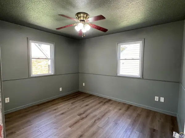 835 SW Anderson TER, Topeka, KS 66606