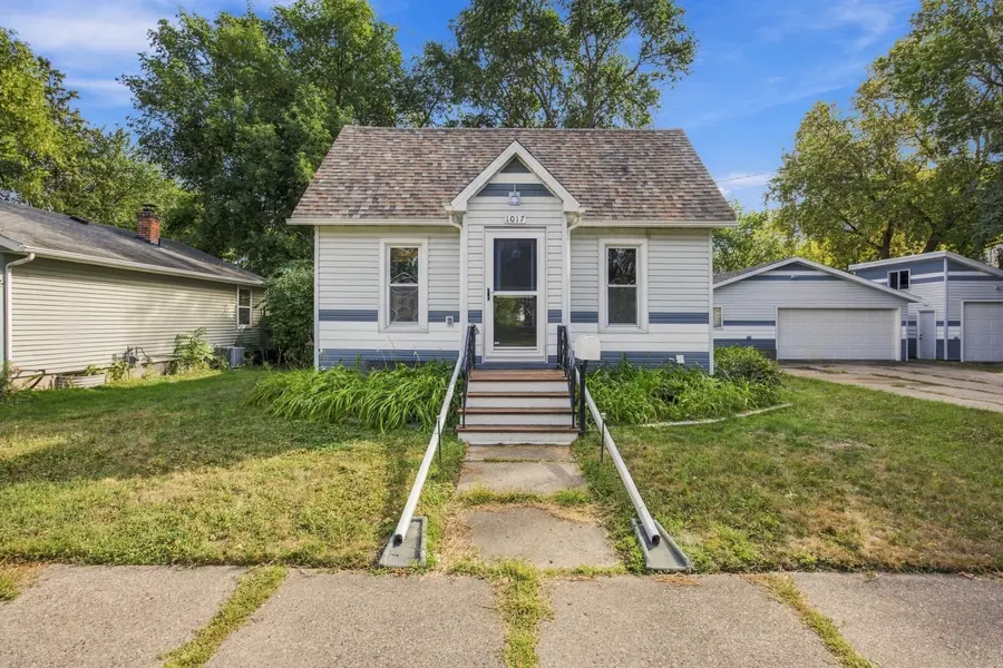 1017 3rd AVE N, Moorhead, MN 56560