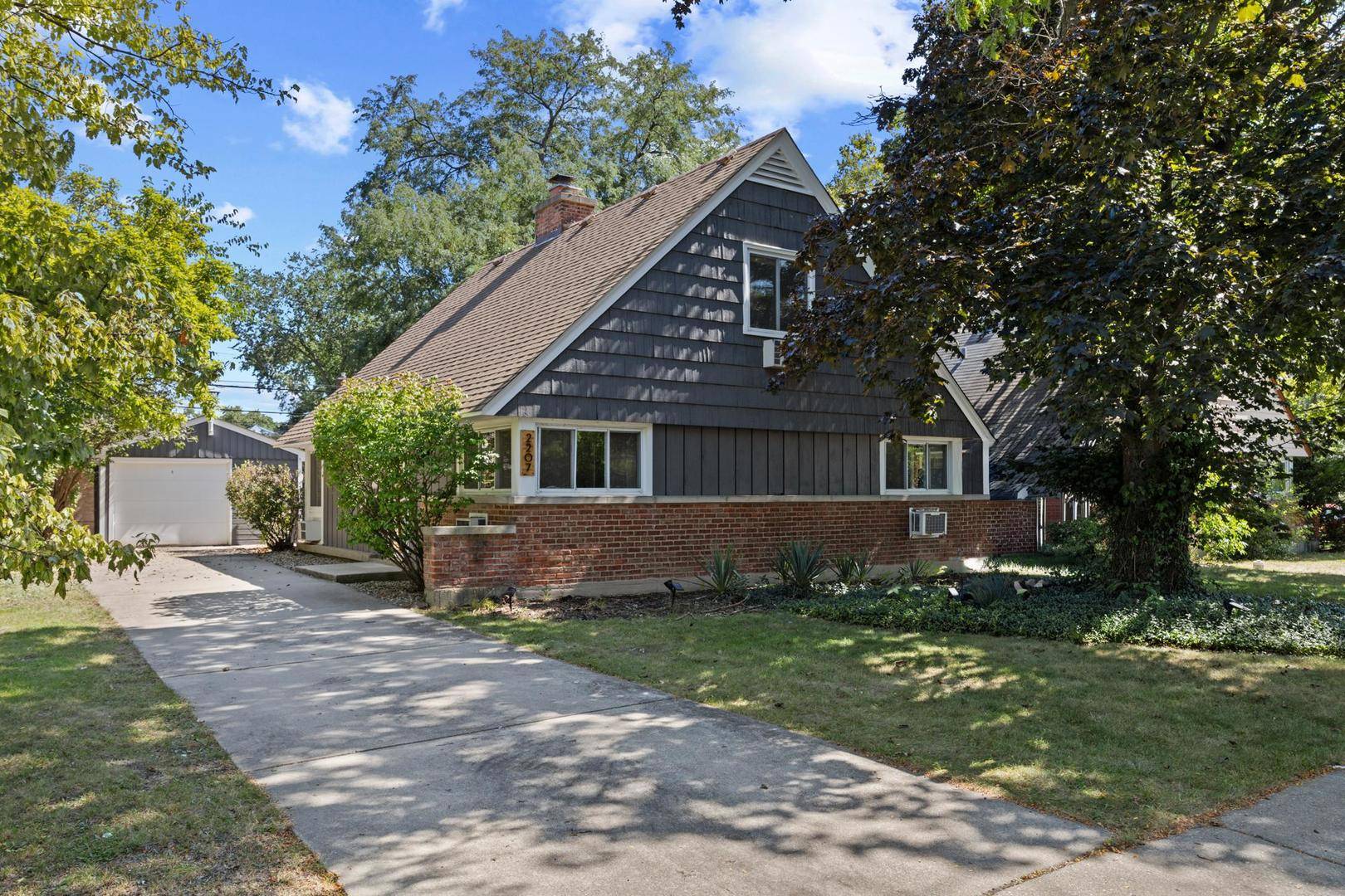 2207 Crawford AVE, Evanston, IL 60201