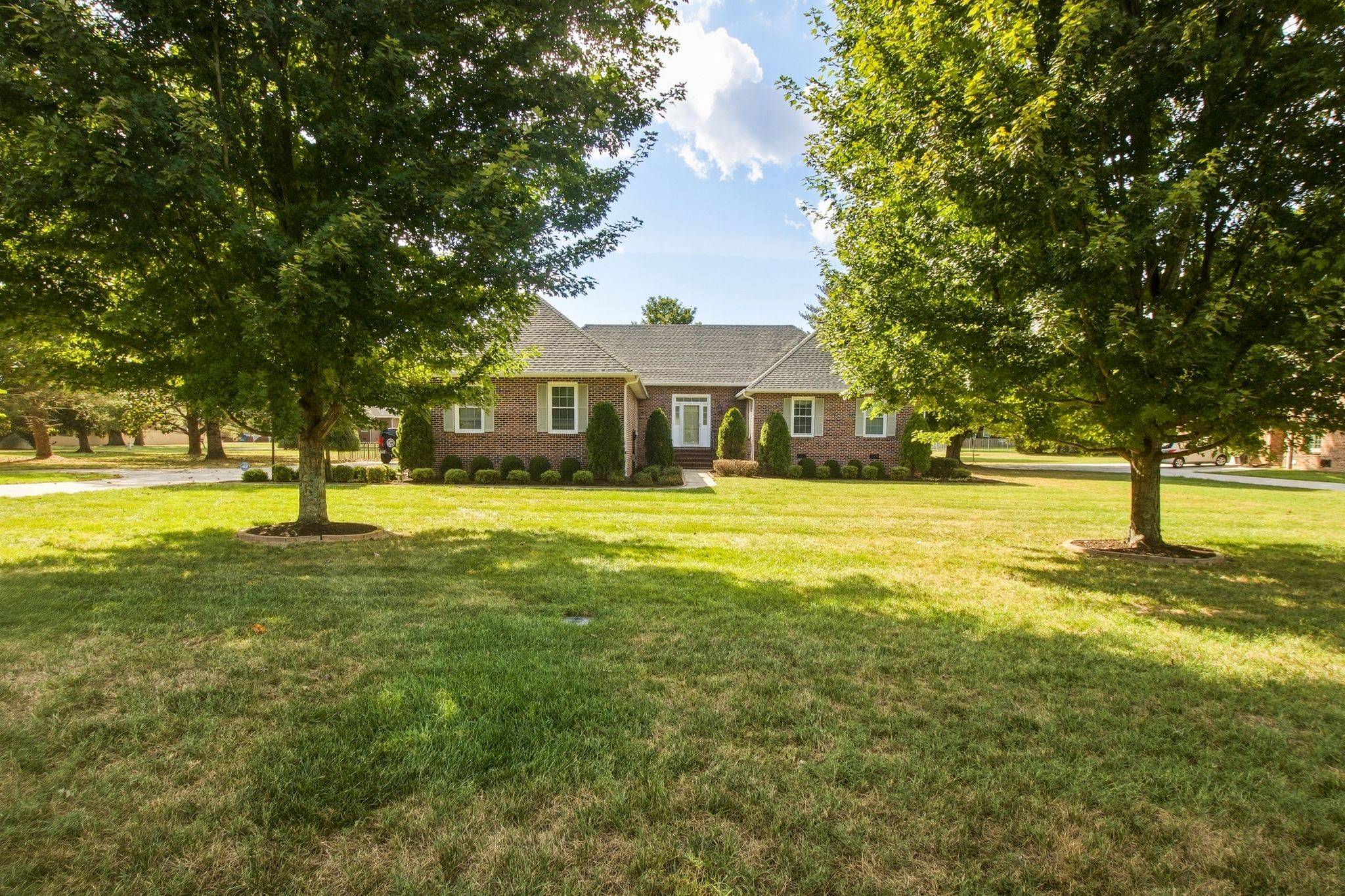105 Kingsridge Blvd, Tullahoma, TN 37388