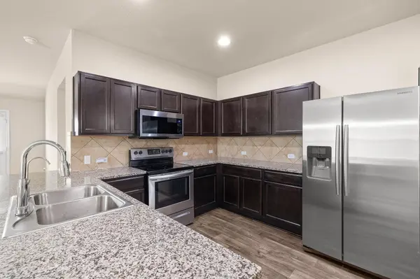 210 Garcitas Creek LN, Hutto, TX 78634