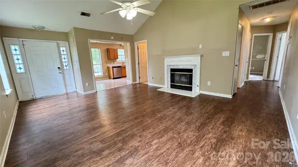 10121 Brawley LN, Charlotte, NC 28215