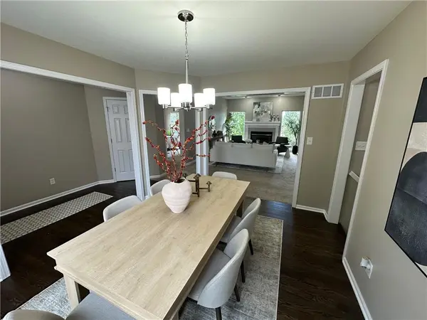 2405 SW Stone Bridge CIR, Lee's Summit, MO 64082