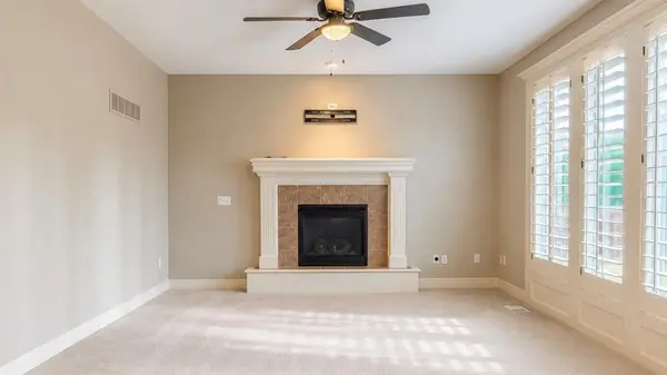 8604 NE 99th ST, Kansas City, MO 64157