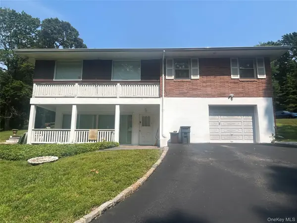 40 Maplewood DR, Northport, NY 11768