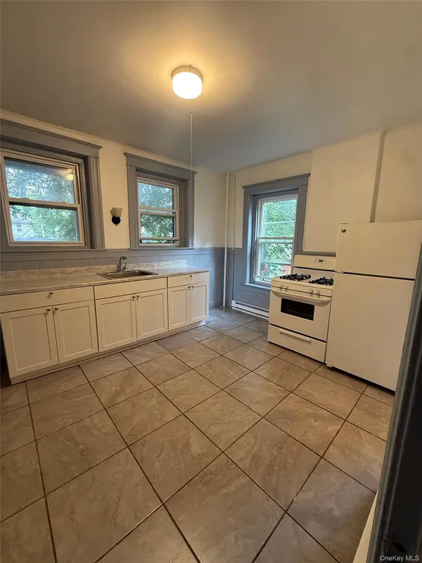 76 S Hamilton ST #2, Poughkeepsie, NY 12601