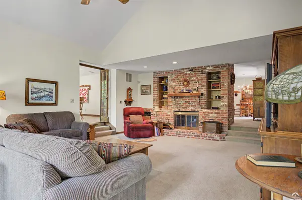 643 N 750 RD, Lawrence, KS 66047