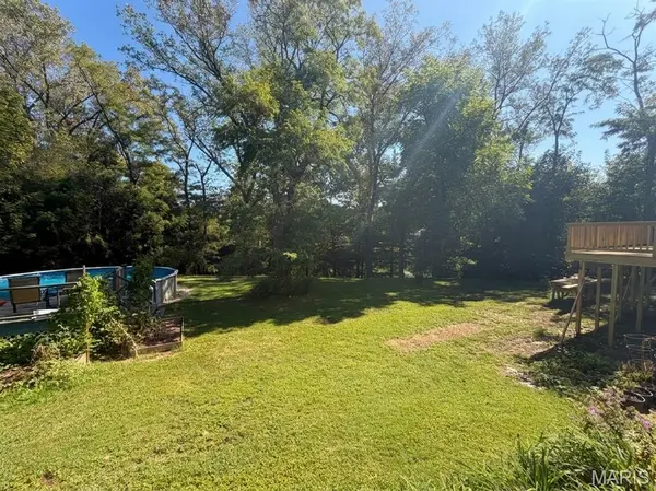 12 Blossom Lake LN, Maryville, IL 62062